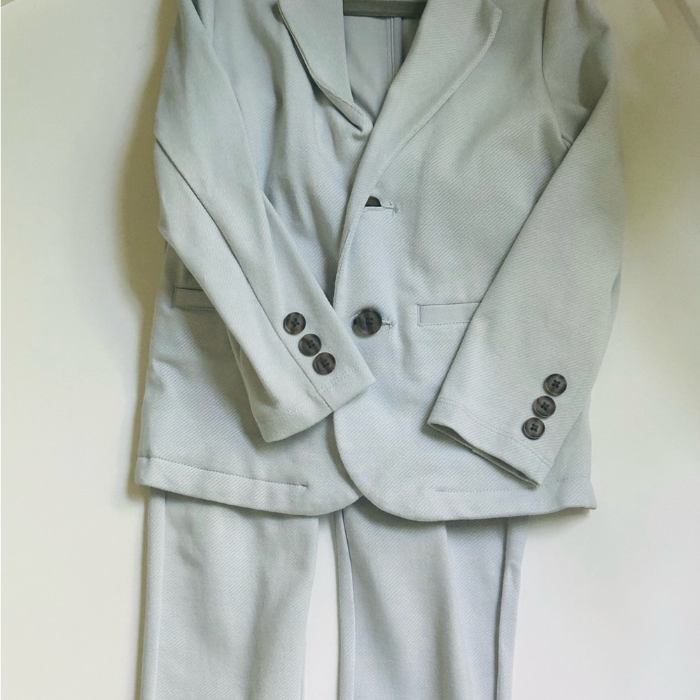 Cat & Jack Light Gray Suit 4T